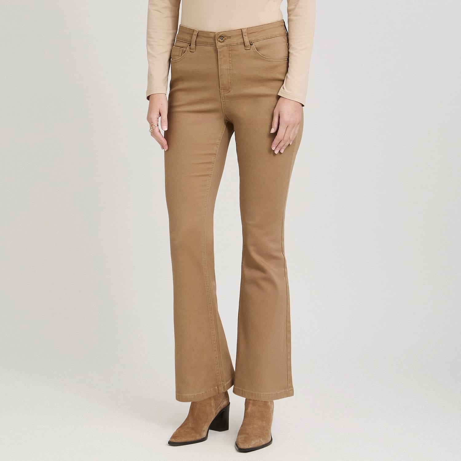 Jeans Flare un Botón Beige